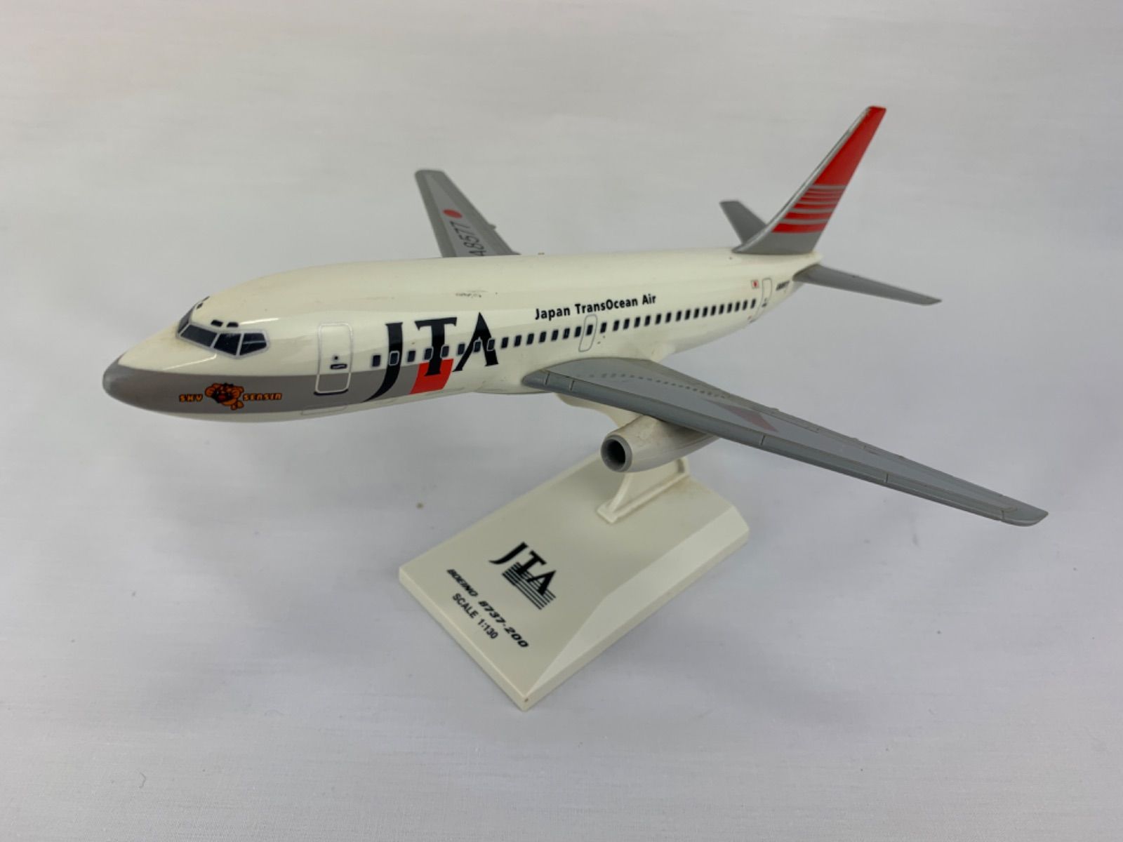 遠東航空　ボーイング 737-200 　1/130スケールモデル 336.値下げしました☆ボーイング B737-200 1/130 ミニチュア