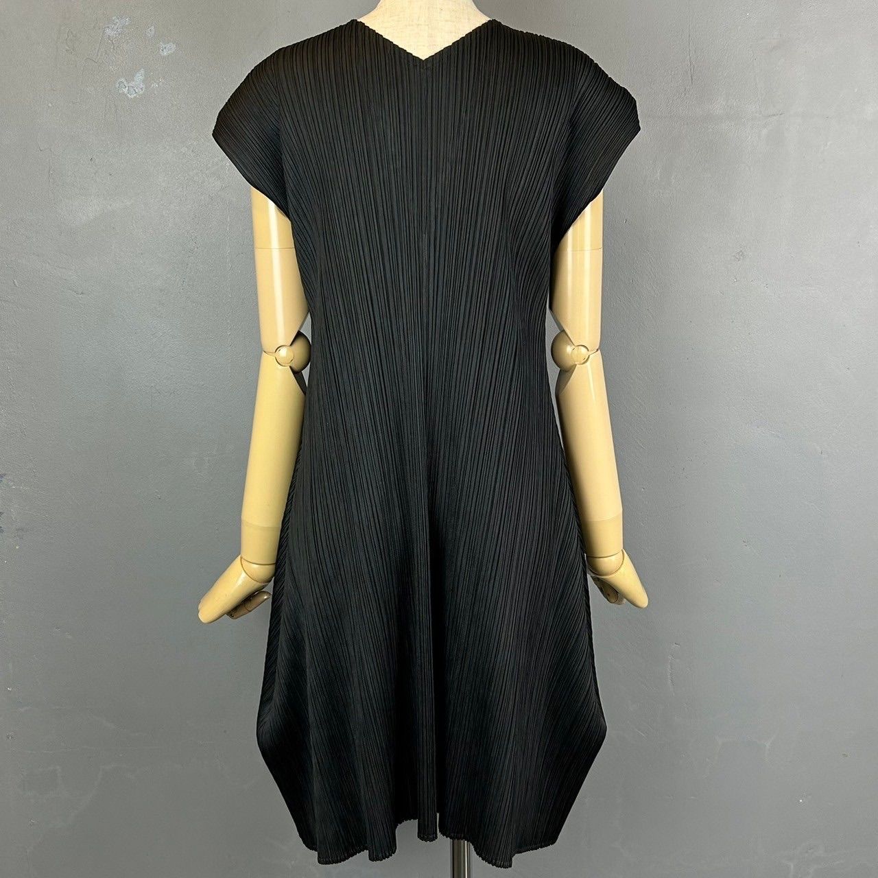 日本製 PLEATS PLEASE ISSEY MIYAKE S/S Tunic Black プリーツプリーズ イッセイミヤケ フレンチスリーブ Vネック  チュニック カットソー ブラック 黒 3 PP13-JT775 - メルカリ