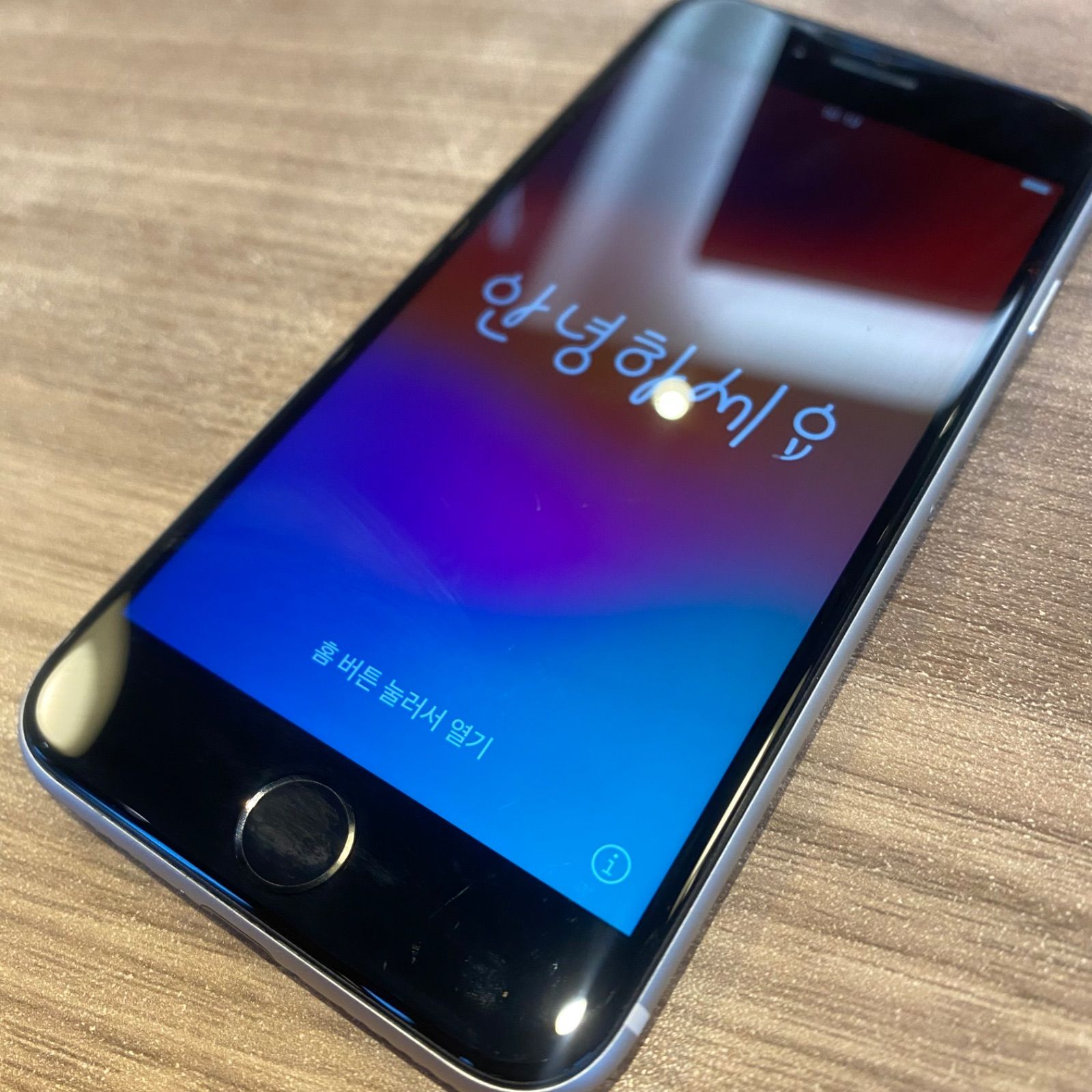 バッテリー100%】iPhoneSE2(第2世代) ホワイト SIMフリー 美品