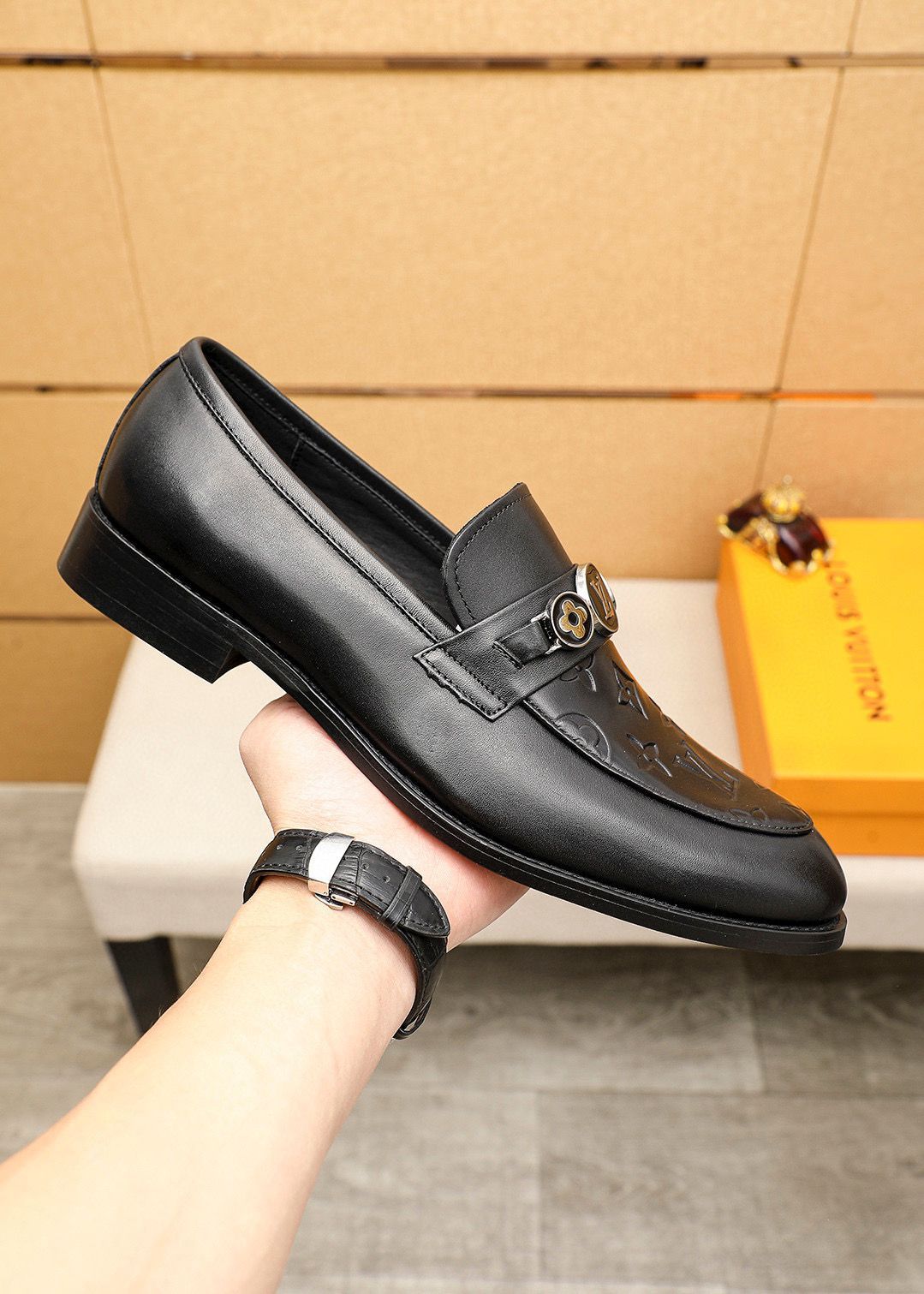 新品未使用　ルイヴィトン　バーガンディ レザーシューズ LOUIS VUITTON 【良品】ルイヴィトン ハイカットスニーカー