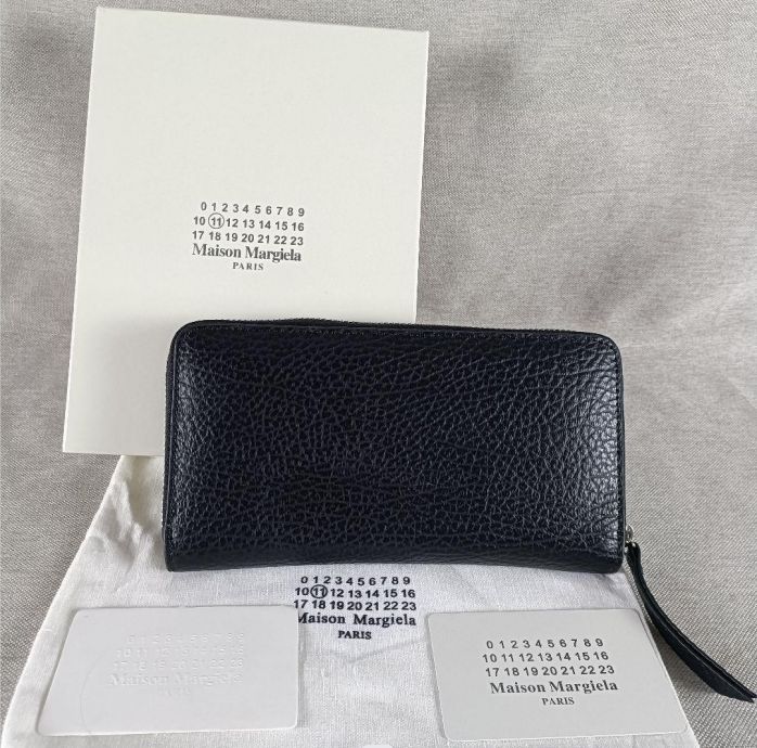新品 Maison Margiela メゾンマルジェラ 長財布 バッグを手に持つ 4