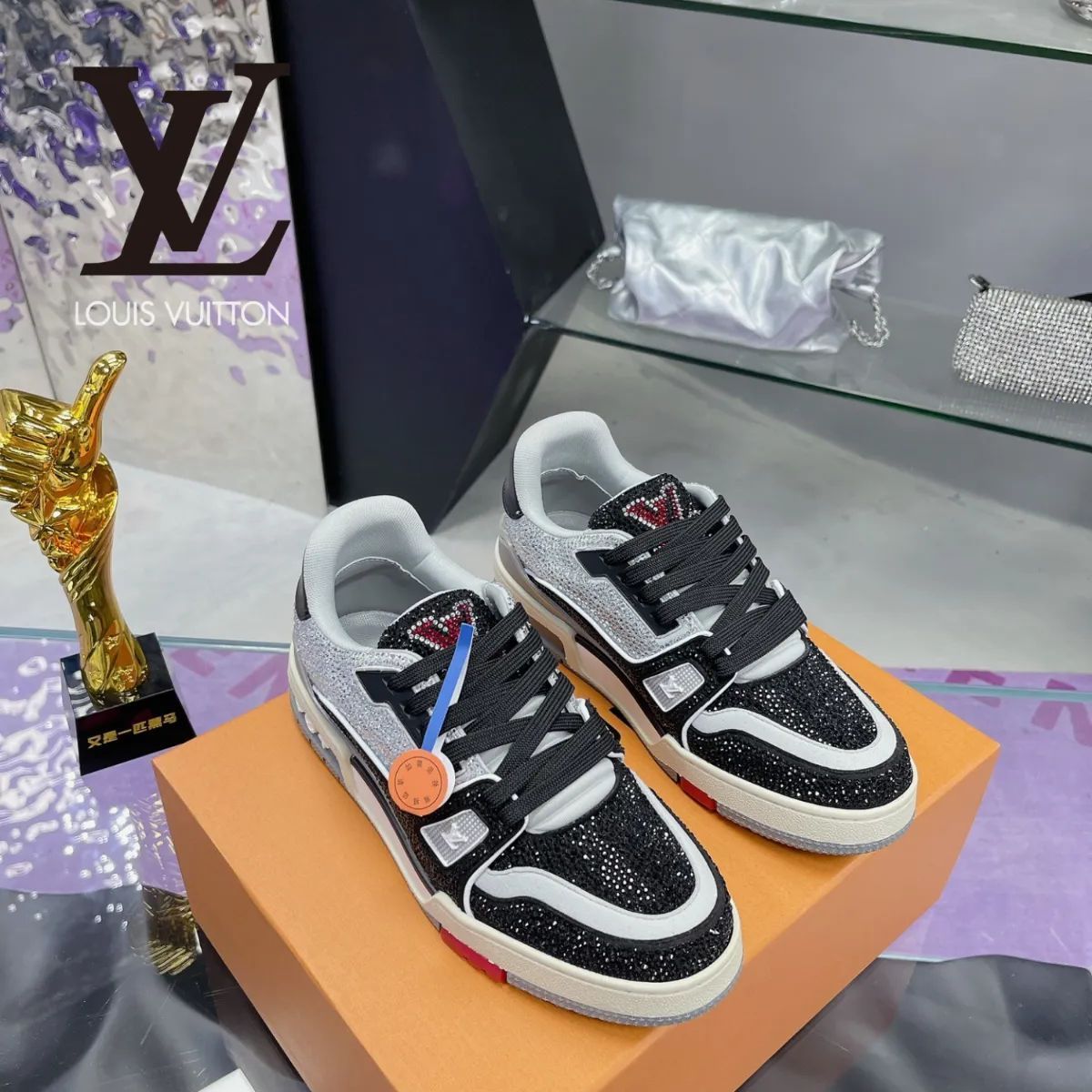 新品未使用 ルイヴィトンLOUIS VUITTON Trainer LV 男女兼用快適 