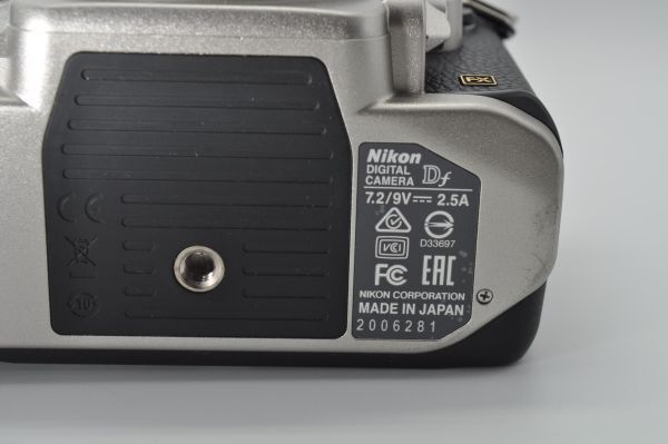 1242ショット！ 新品級  Nikon デジタル一眼レフカメラ Df シルバーDFSL