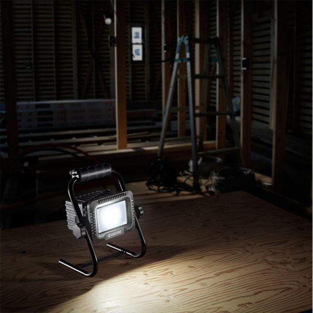 京セラ 旧リョービ 充電式 ワークライト DWL180 縦方向360度回転 明るさ2段階 作業灯 ライト 明かり 投光器