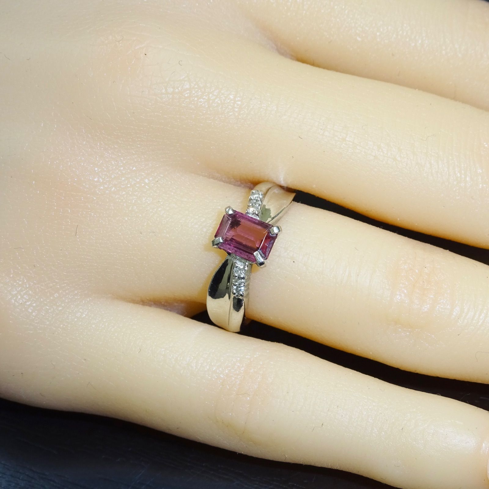 プラチナ pt900 天然ガーネット0.69ct 天然ダイヤモンド0.04ct 