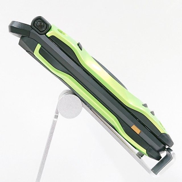 外観　新品同様　G'zOne TYPE-XX KYY31 リキッドグリーン ムスビー｜【SIMフリー】G'zOne TYPE-XX KYY31 リキッドグリーン