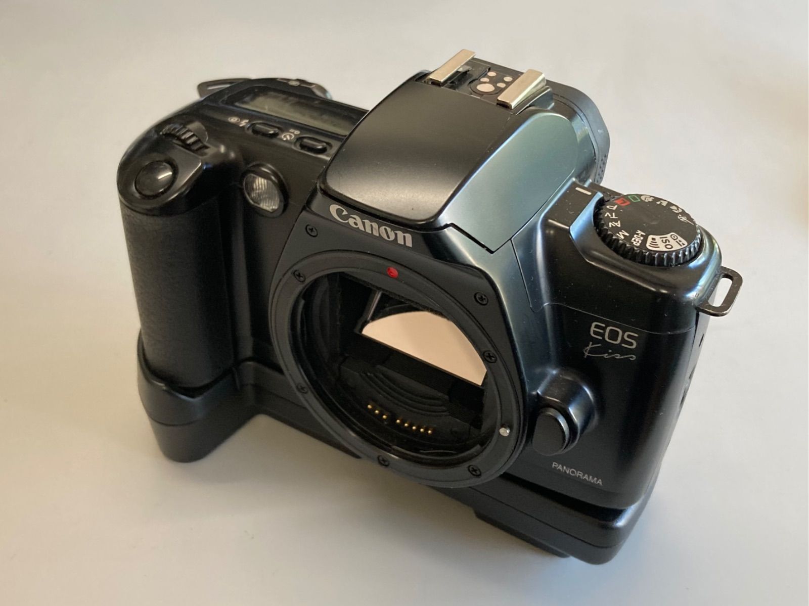 セール，爆買い シャッターOK Canon キャノン EOS Kiss X5 EF-S 18 