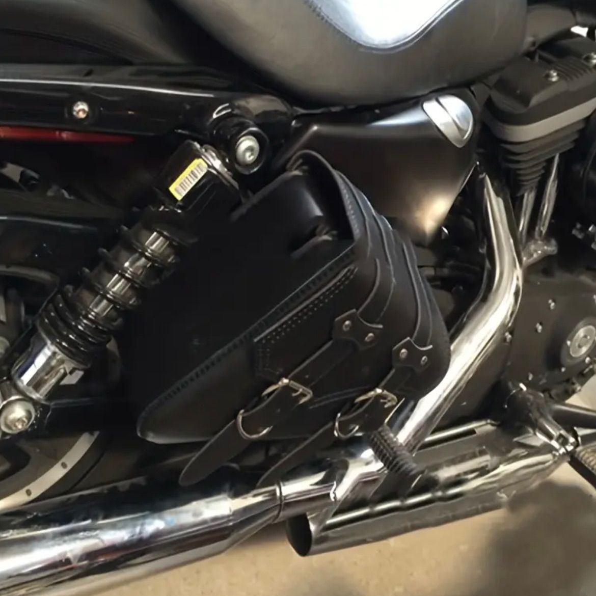 バイクアクセサリー収納