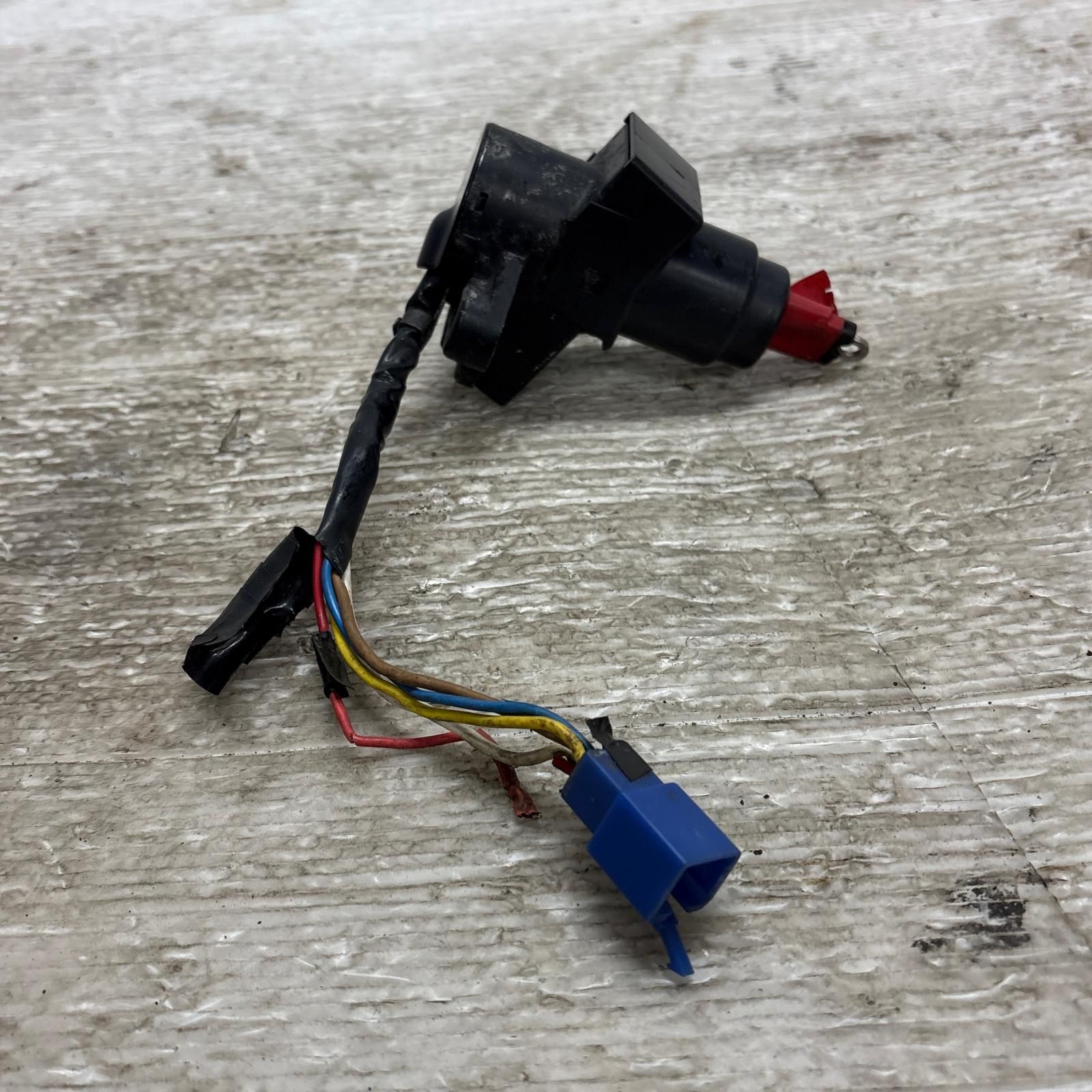 イグニッションスイッチ