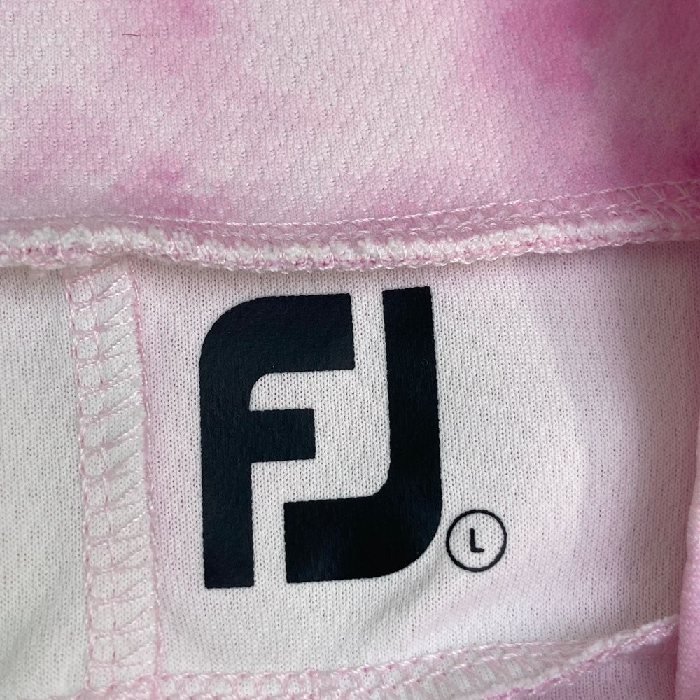 サイズ：L FOOT JOY フットジョイ 2024年モデル モックネック 半袖Tシャツ 総柄 ピンク系 [240101218448] ゴルフウェア レディース ストスト FootJoy FOOT JOY フットジョイ 2024年モデル モックネック 半袖