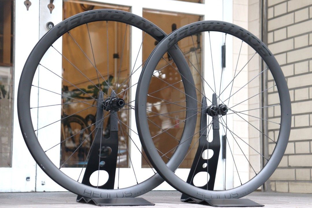 ボントレガー　アイオロスプロ37 /美品/ディスクカーボンホイール ホイール Bontrager Aeolus RSL 37 TLR Disc（ボントレガー