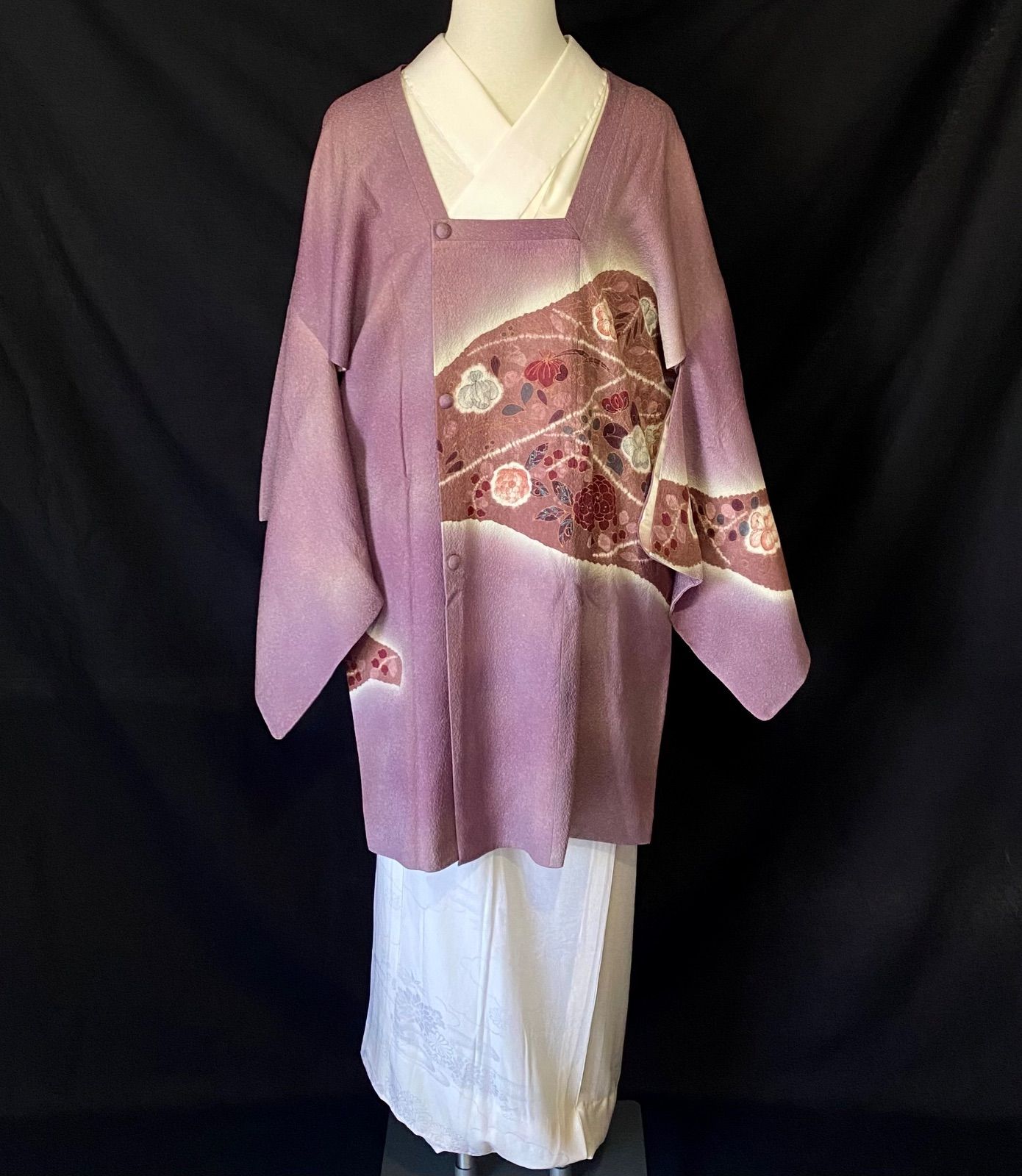 薄紫の花模様の道行〉SALE 絵羽 暈し染め しぼ 未使用に近い美品 裄  