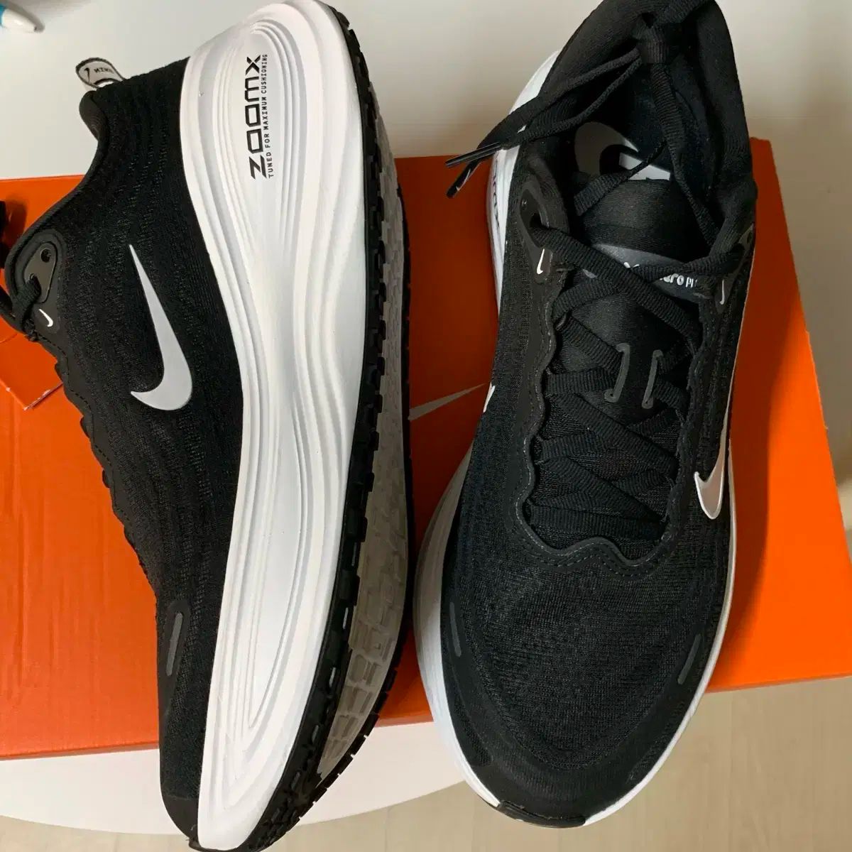 275 NIKE ナイキ ボメロ プラス ブラック ホワイト