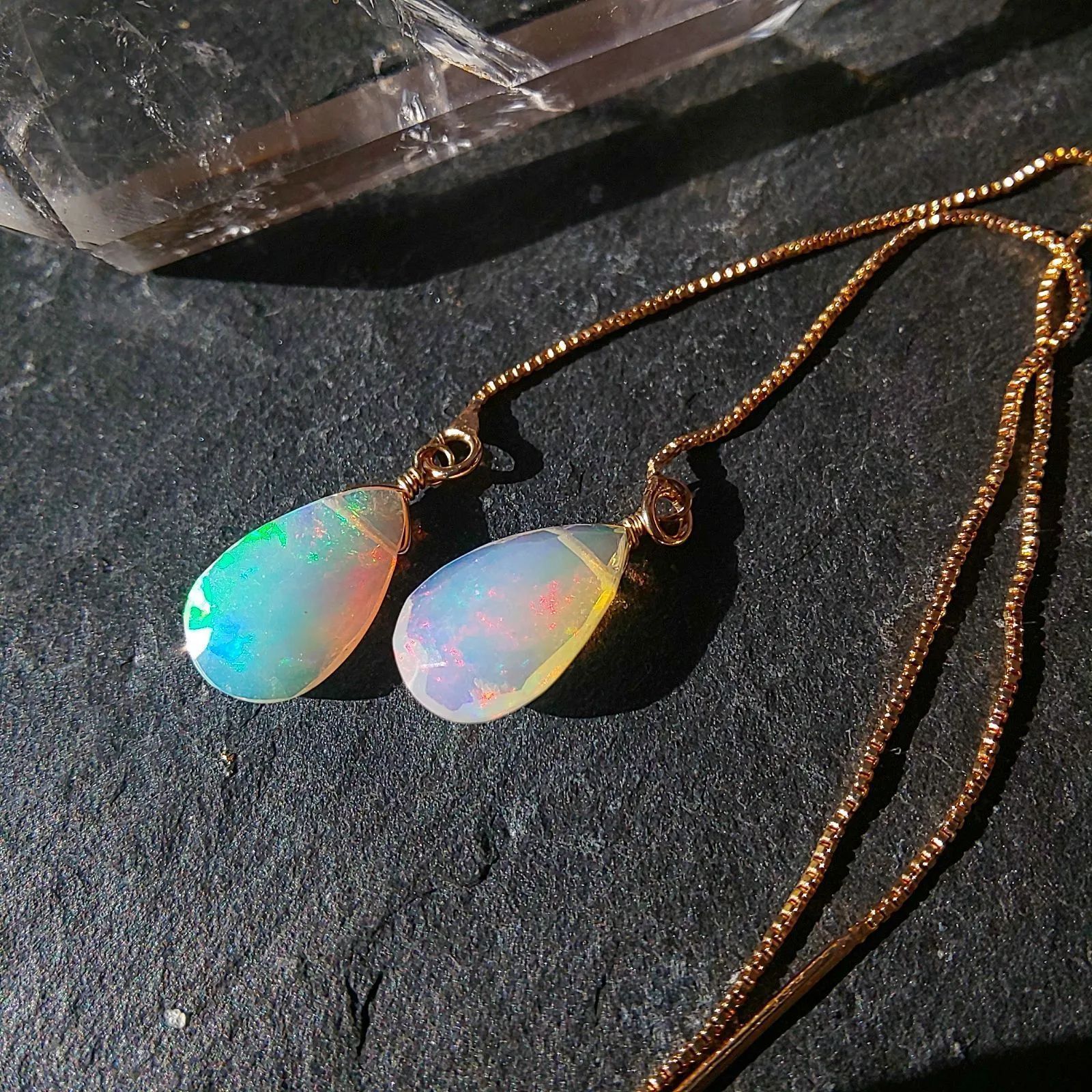 遊色ギラギラ プレシャス オパール ペアシェイプ アメリカンピアス 遊色ギラギラ プレシャス オパール ペアシェイプ アメリカンピアス