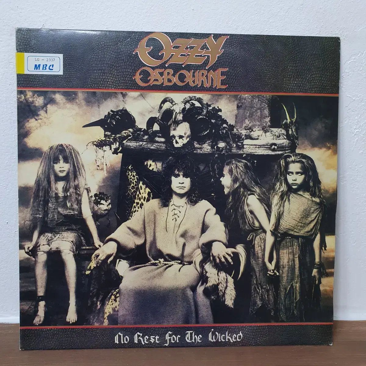 オズボーンズ 1stシーズン コンプリート DVD 2枚組 オジー・オズボーン Amazon.co.jp: オズボーンズ 1stシーズン [DVD] : オジー・オズボーン