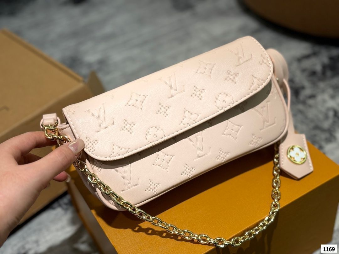 LV/ルイヴィトンWALLET ON CHAIN IVY、脇バッグ、斜めショルダー
