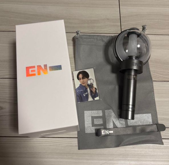 ENHYPEN ペンライト ver.2 トレカ付 - メルカリ