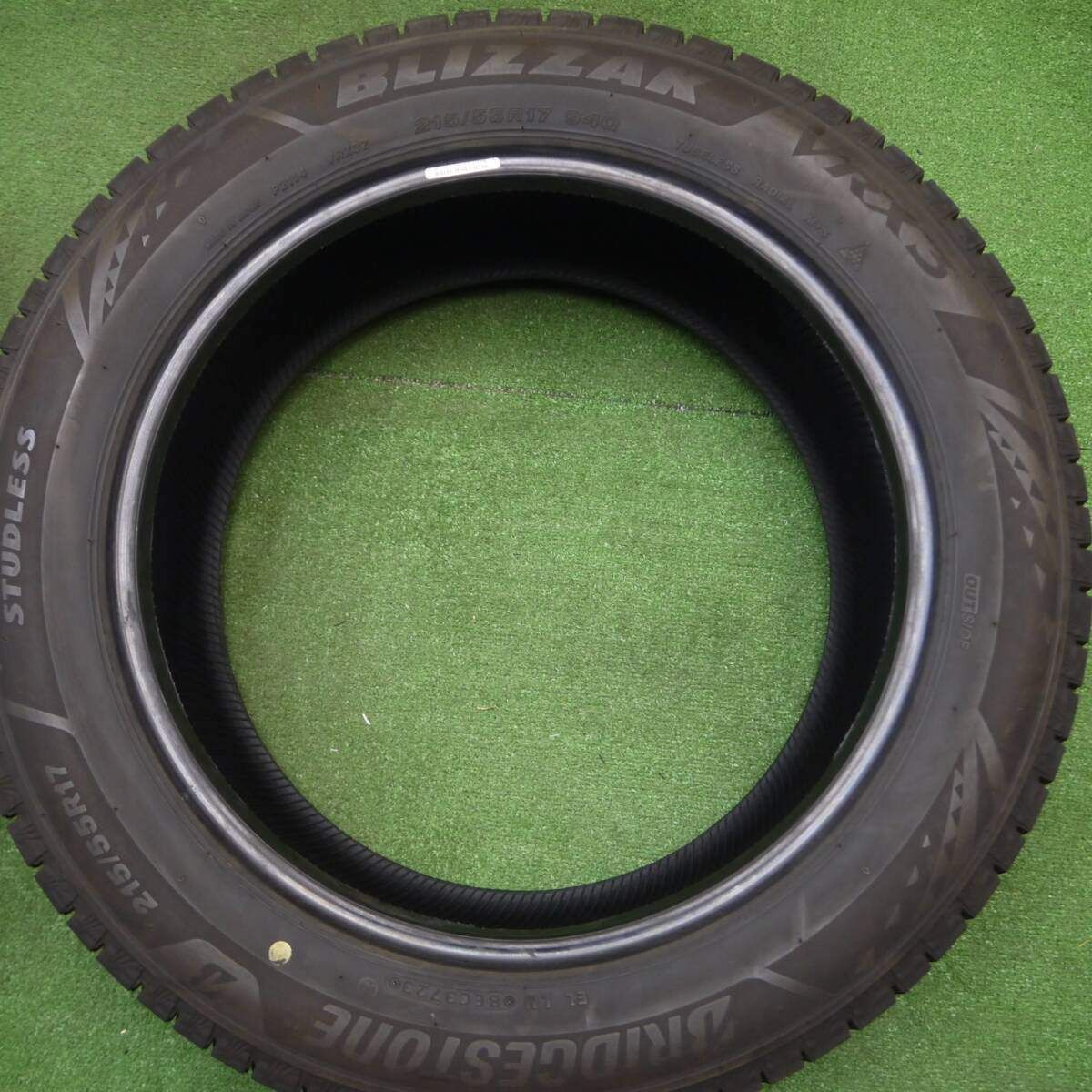 バリ溝‼️ブリヂストンスタッドレスセット2021年製215/60R17C-HR等