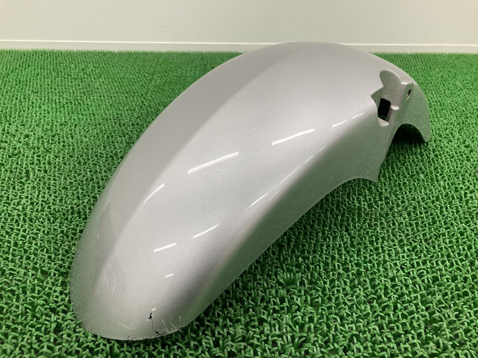 X-4 フロントフェンダー 銀 ホンダ 純正 バイク 部品 SC38 X4 ペイント素材に 割れ欠け無し 車検 Genuine 【中古】 7 X-4 フロントフェンダー 銀 ホンダ 純正 バイク 部品 SC38 X4 ペイント