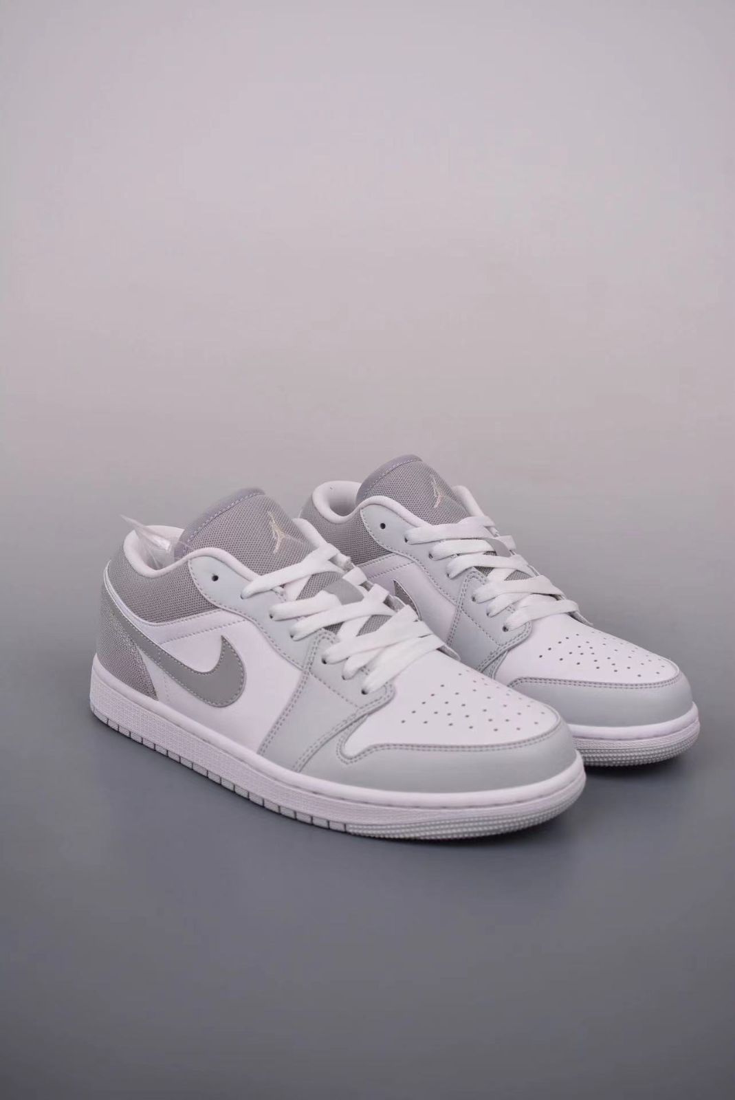 NIKE  AIR JORDAN 1 LOW Cool Wolf Grey