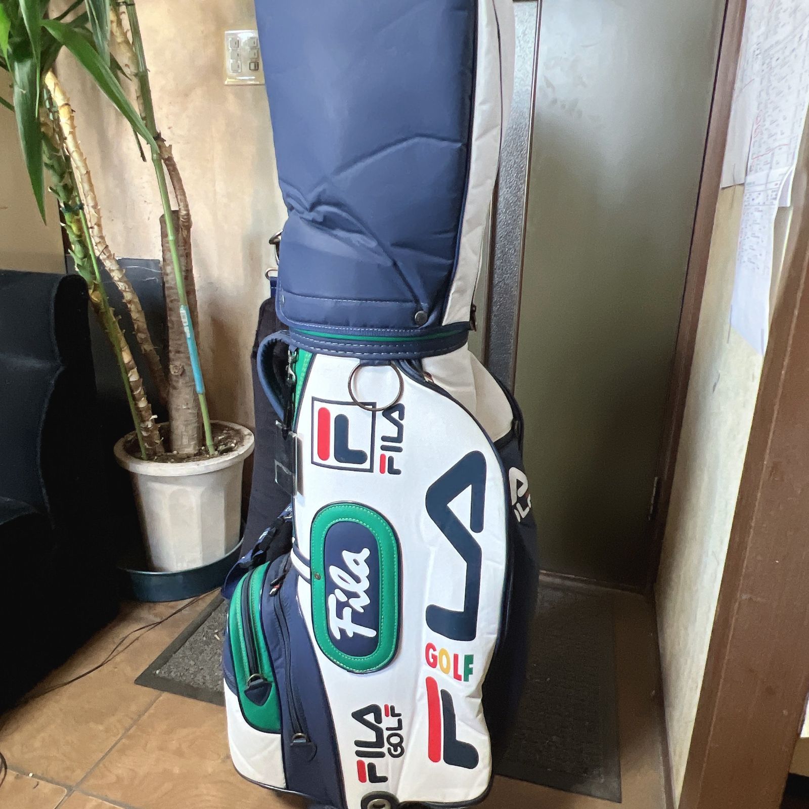 FILA ゴルフキャディバッグ ブラック/ホワイト　中古　美品 FILA ゴルフキャディバッグ ブラック/ホワイト 中古 美品 2025年