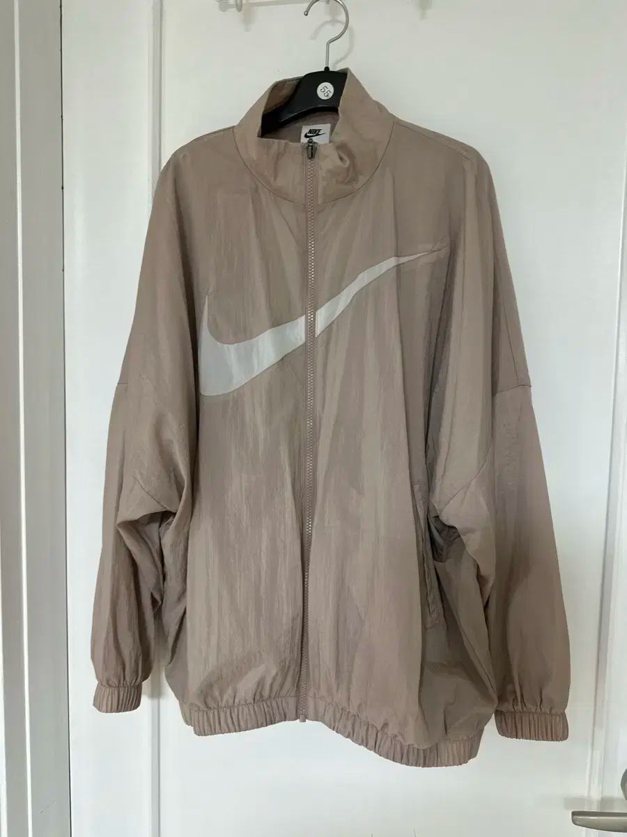 NIKE ナイキ エッセンシャル スウッシュ ウィンドブレーカー ミディアム