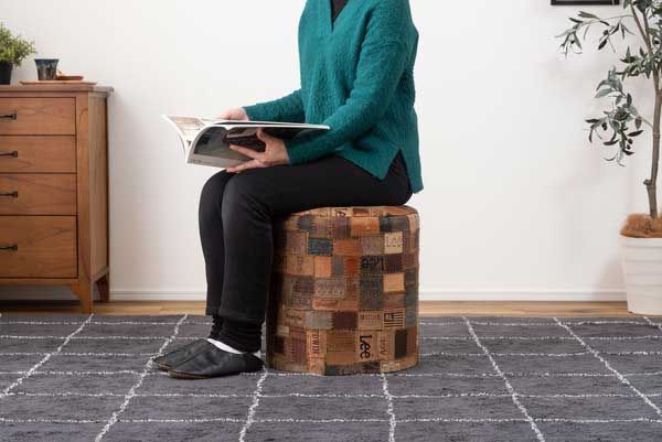 ヴィンテージ風レザータグのパッチワークスツール 約φ38×H44cm No.006 ラウンド MARWIL-DEMENAGEMENTS_CH