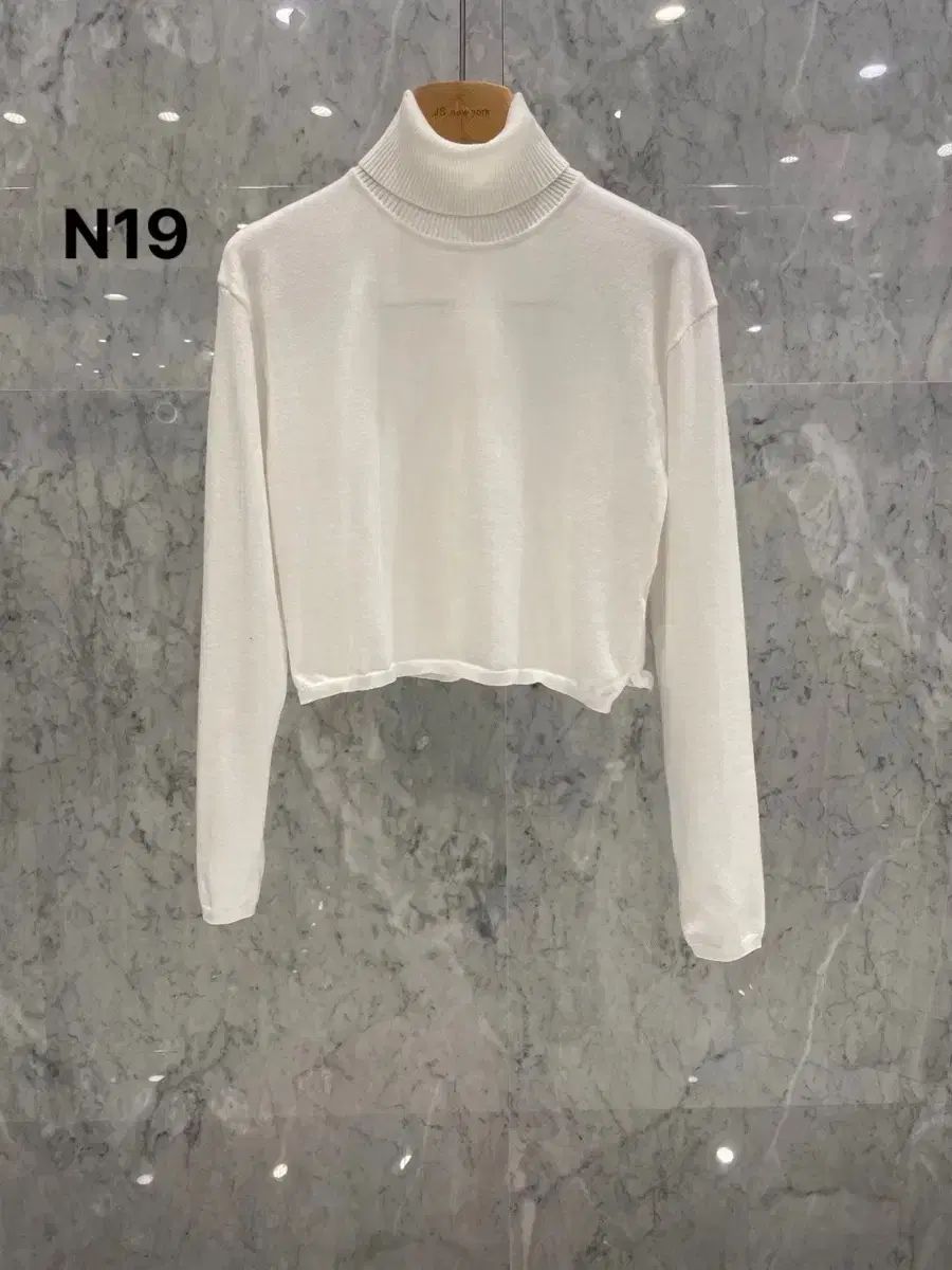 jsNEW YORKスター 当日発送 クロップド ニット タートルネック 白1枚 黒1枚