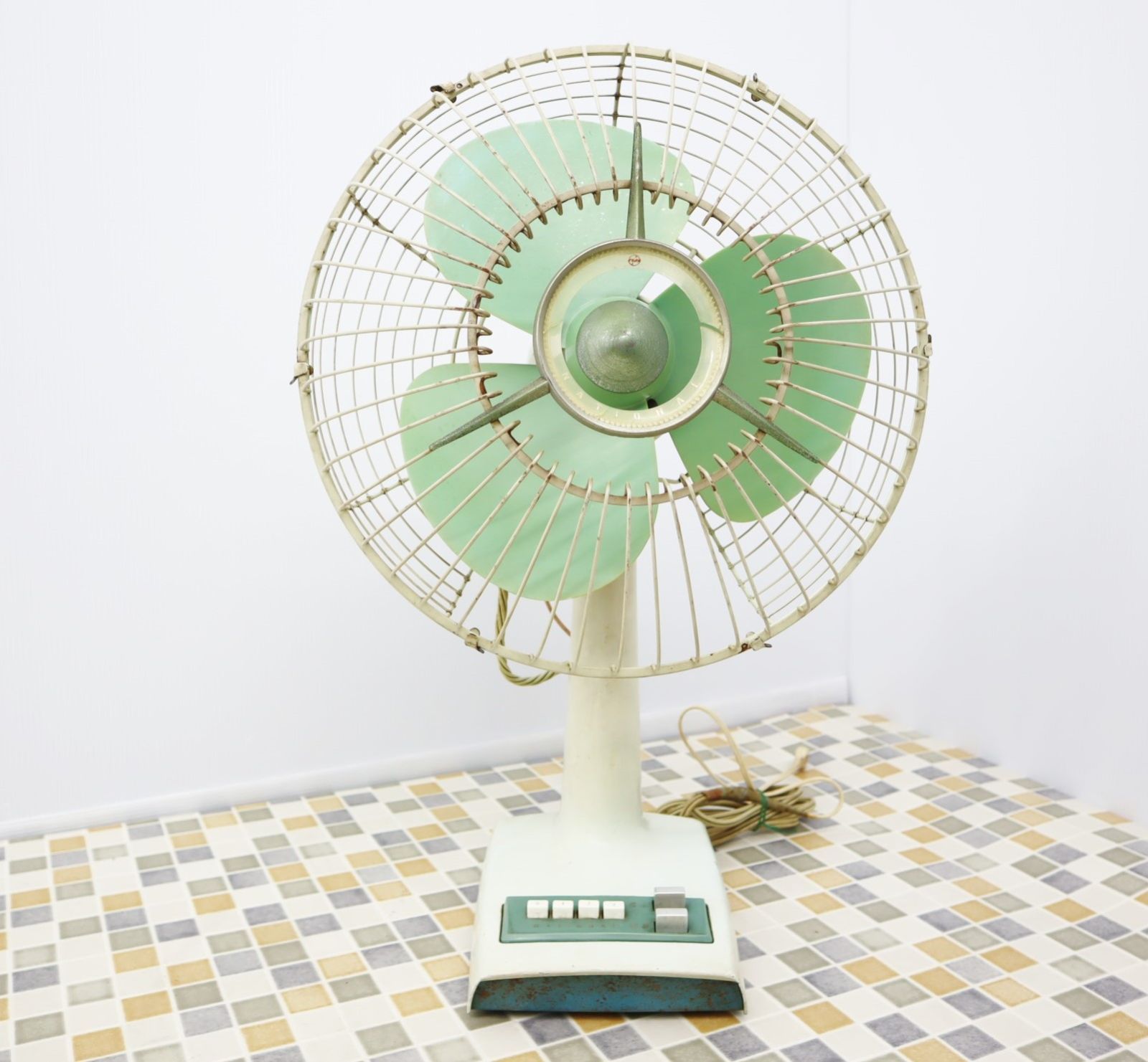 ▽ 昭和レトロ・当時物！｜アンティーク 扇風機 グリーン