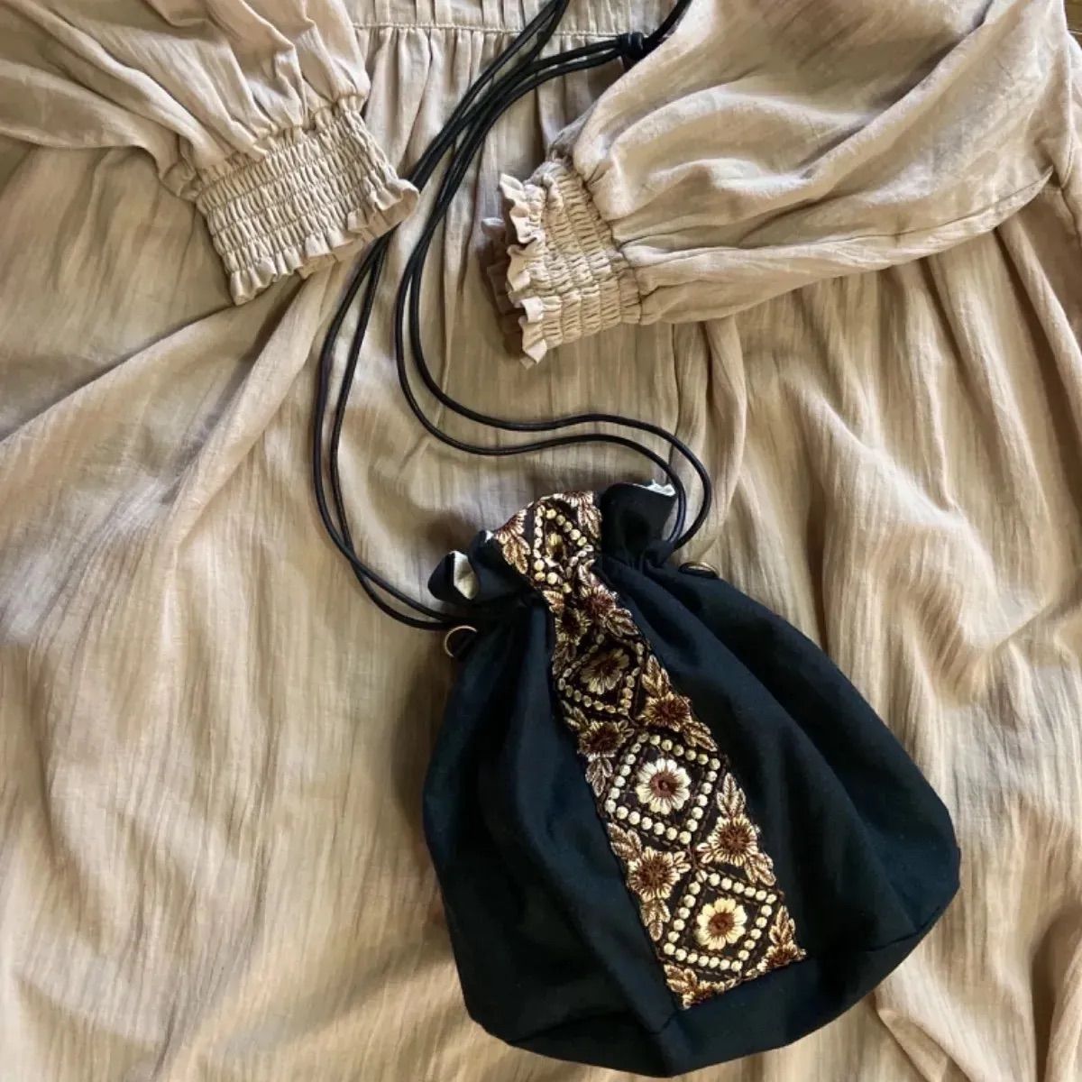 インド刺繍リボン 巾着ショルダーバッグ 綿麻コットン - メルカリ