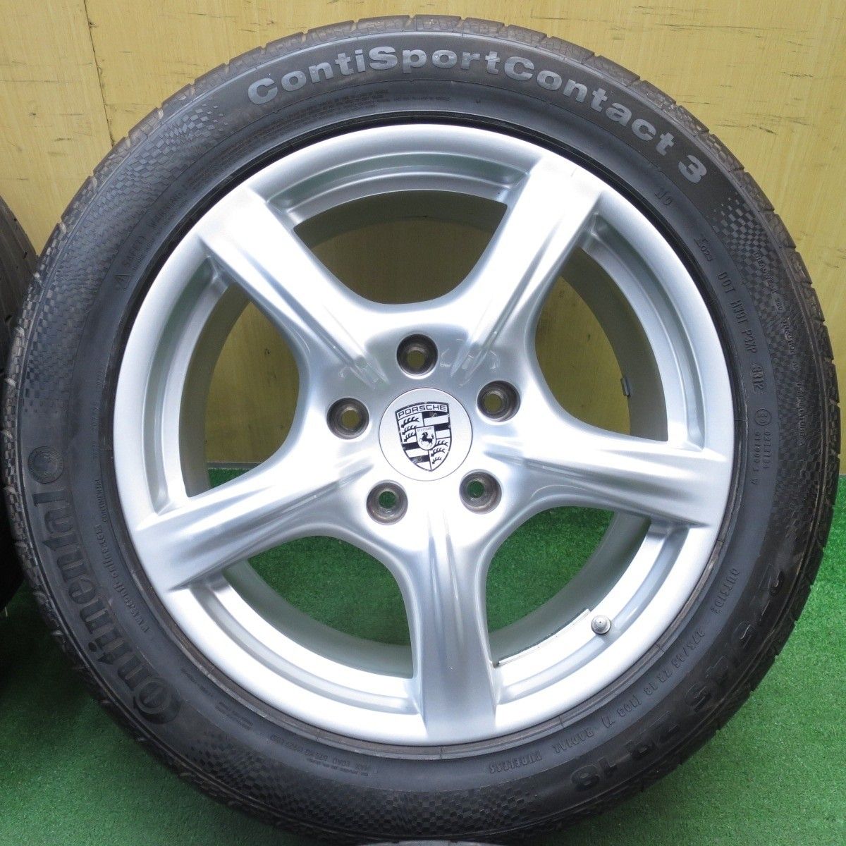 275|45R18