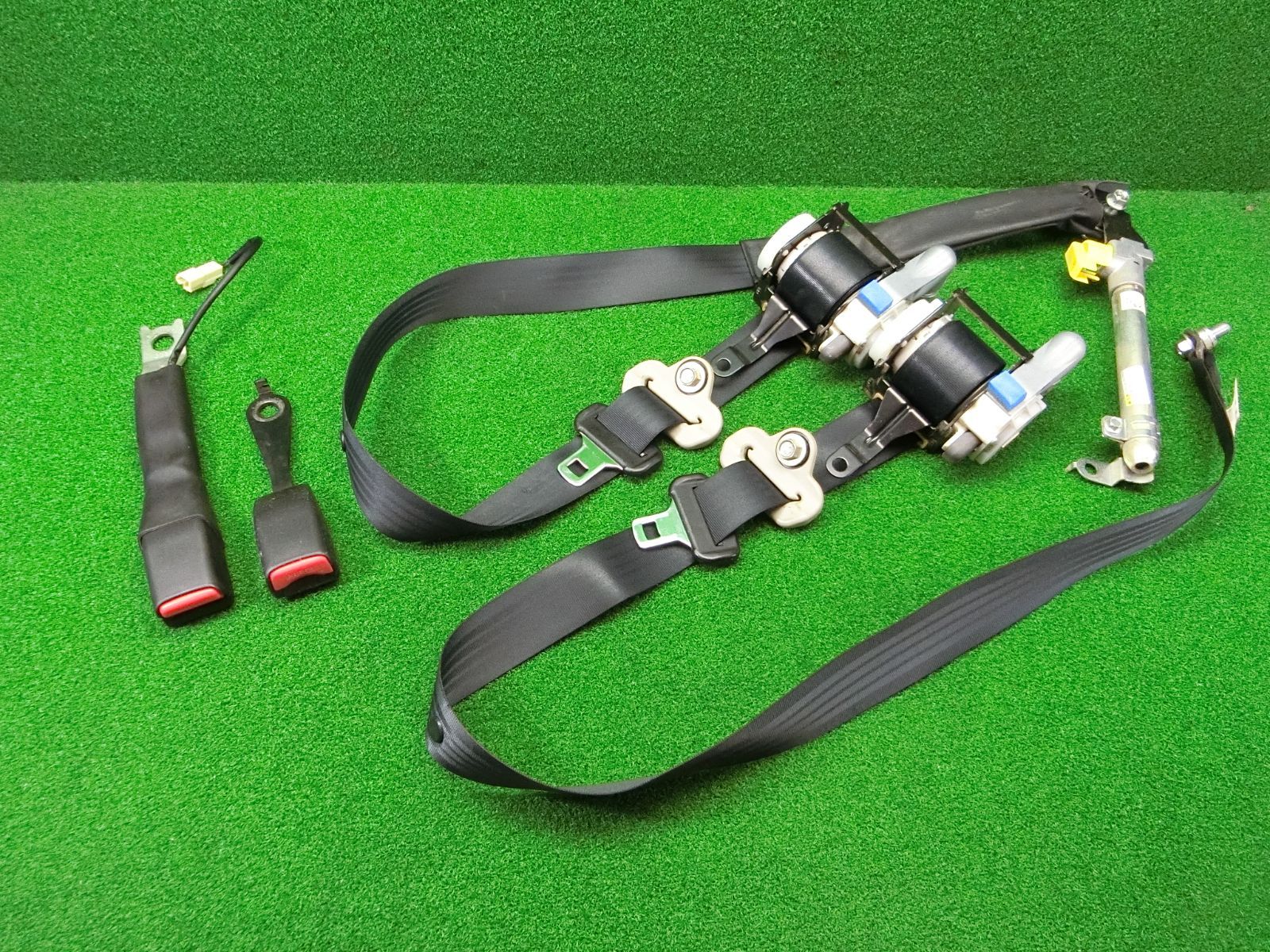 11613 スズキ ワゴンR MH23S フロント シートベルト 左右セット キャッチ 84920-70K1 84940-70K0