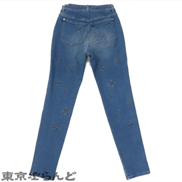 CHANEL カメリア 刺繍 フレア デニム パンツ ココマーク ボタン 38 シャネル(CHANEL)シャネル カメリア ココマーク デニムパンツ