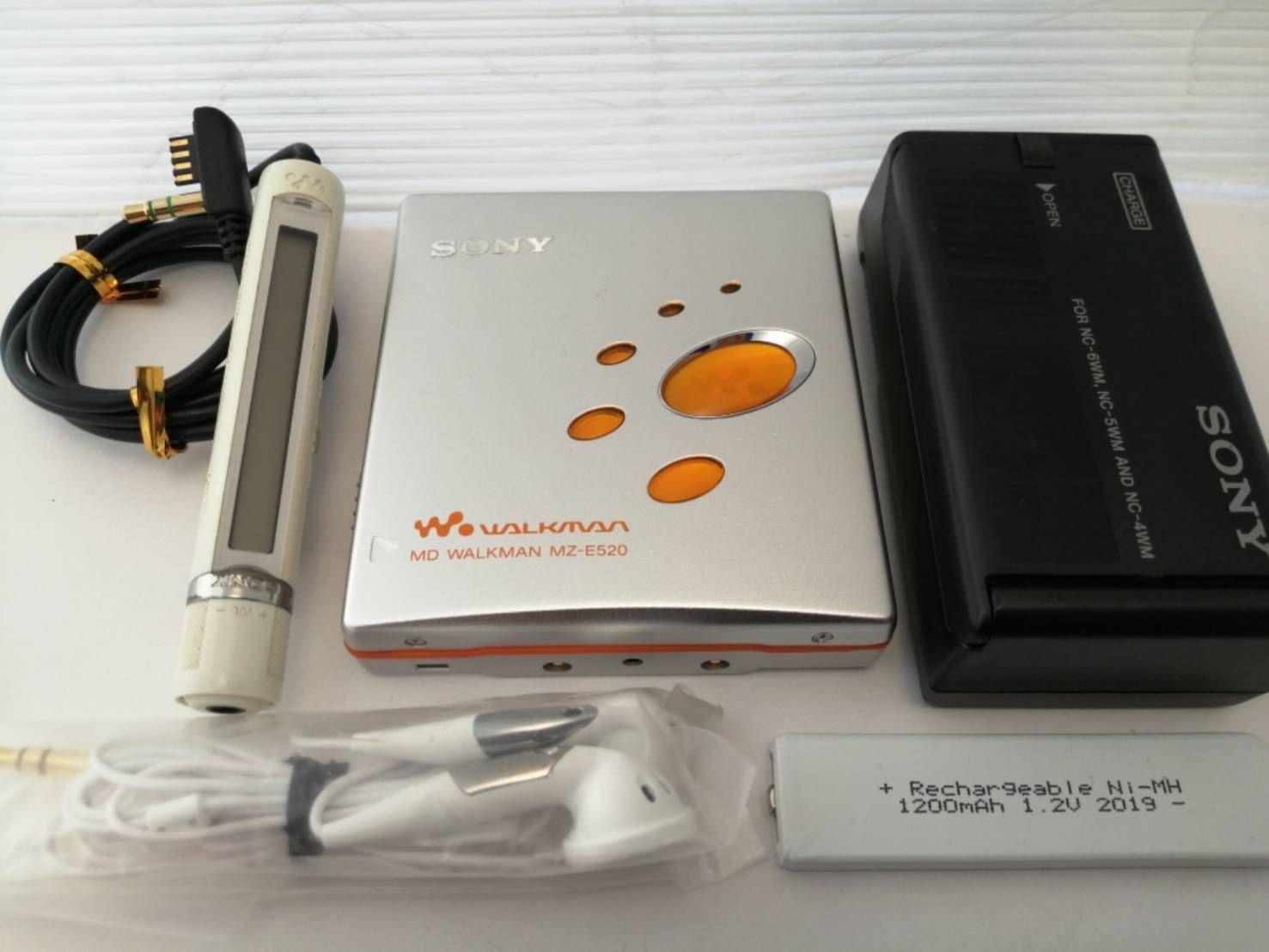 ソニー MDウォークマン MZ-E520 オレンジ - メルカリ