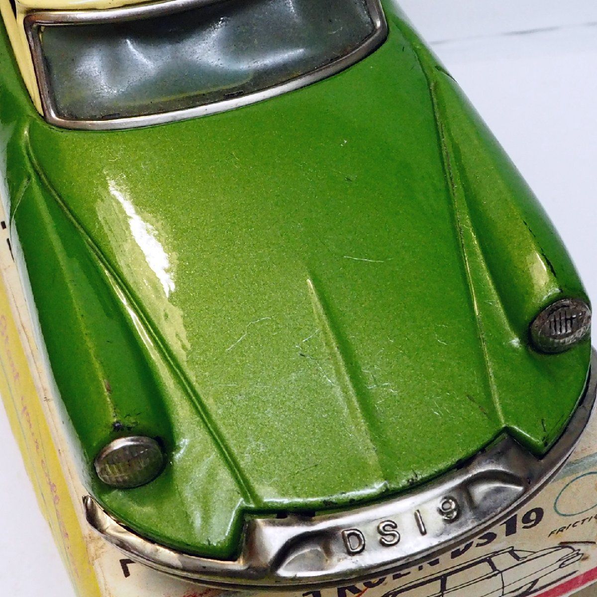 【おまけ付】 赤箱 萬代屋 740【CITROEN 黄緑】ブリキ シトロエン DS19 自動車