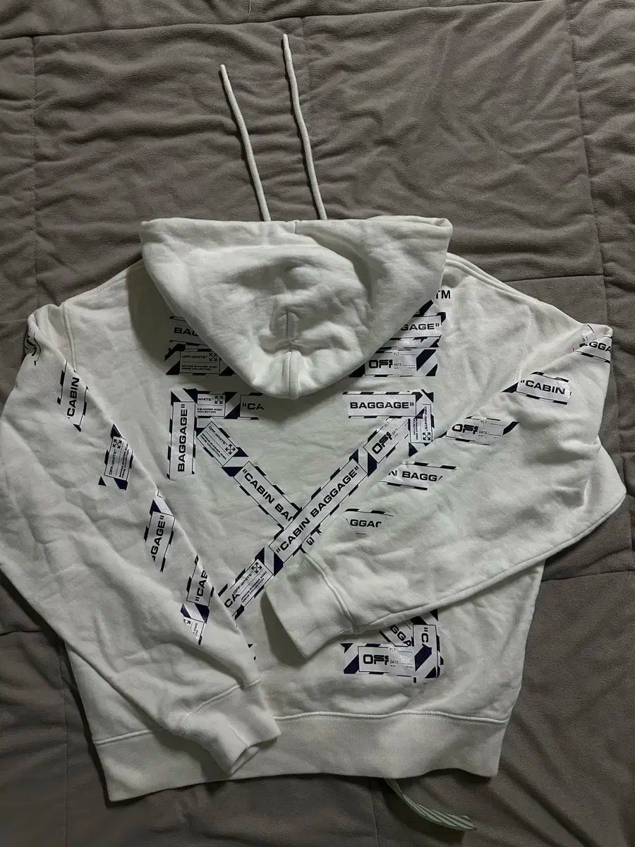 Off-White オフホワイト 空港 フード付きTシャツ