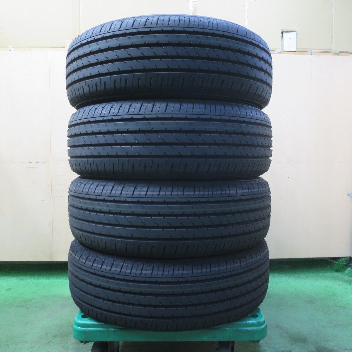 新車外し 25年 225 60R18 ヨコハマ アドバン V03 V03A タイヤ 18インチ 40系 アルファード ヴェルファイア レクサス NX 等 5091110イノタ