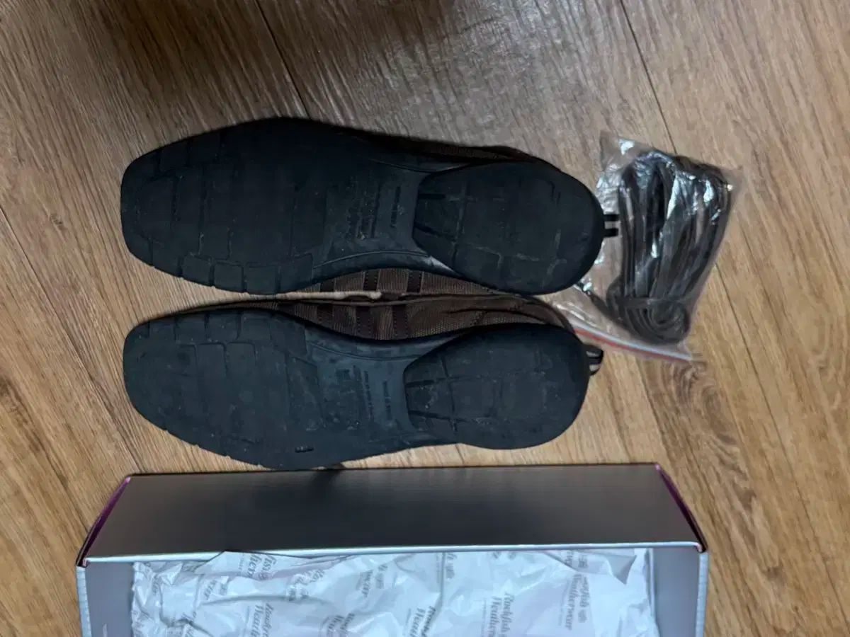 ウェザーウェア スニーカー