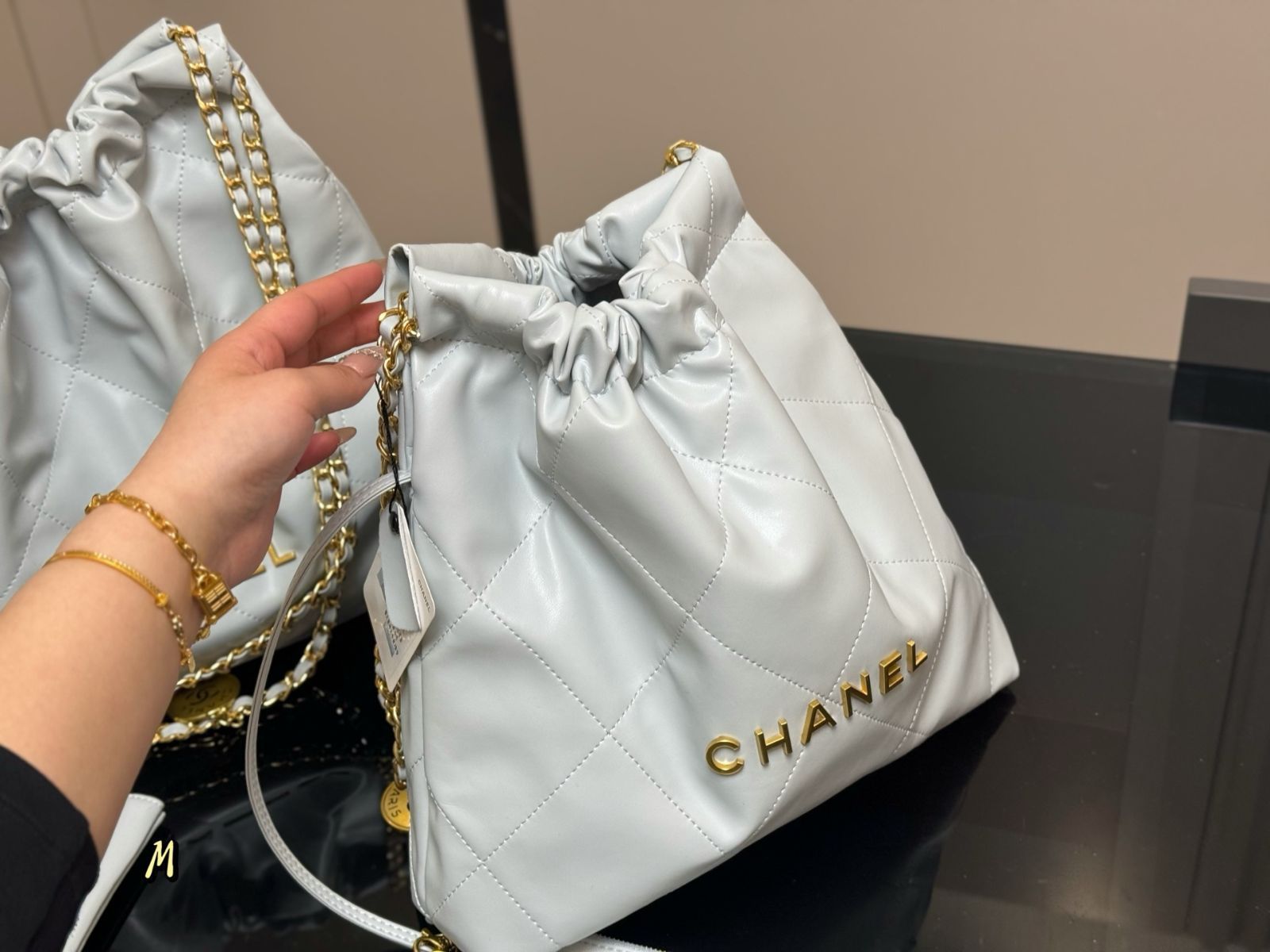 CHANEL 22 - ハンドバッグ — ファッション | CHANEL 【今日特価