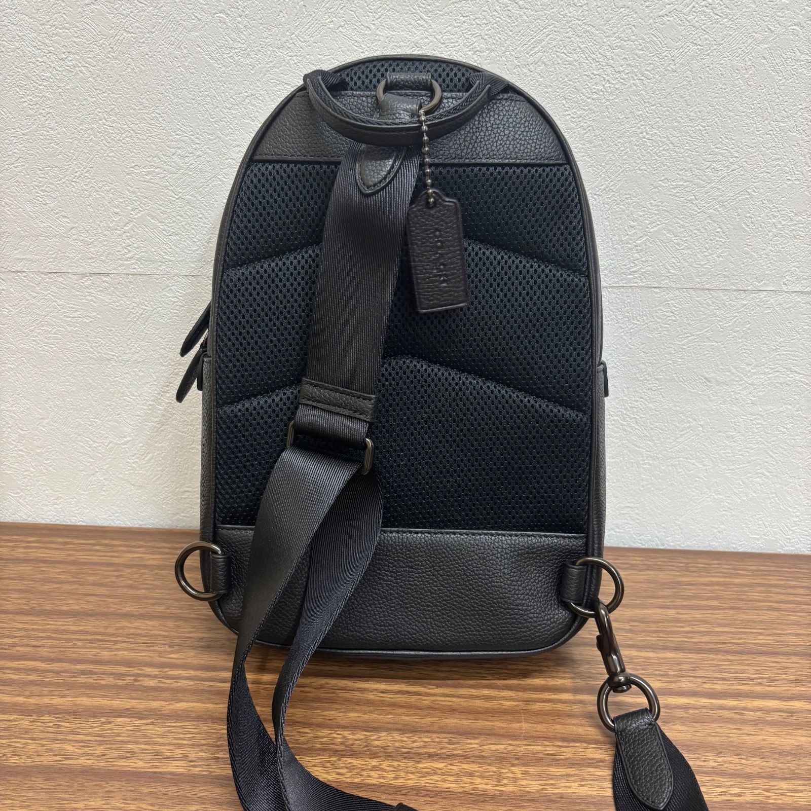 地域限定無料配送 ◎ COACH コーチ チャーターパック CP162 ブラック ボディバッグ ショルダーバッグ 斜めがけ レザー 個性