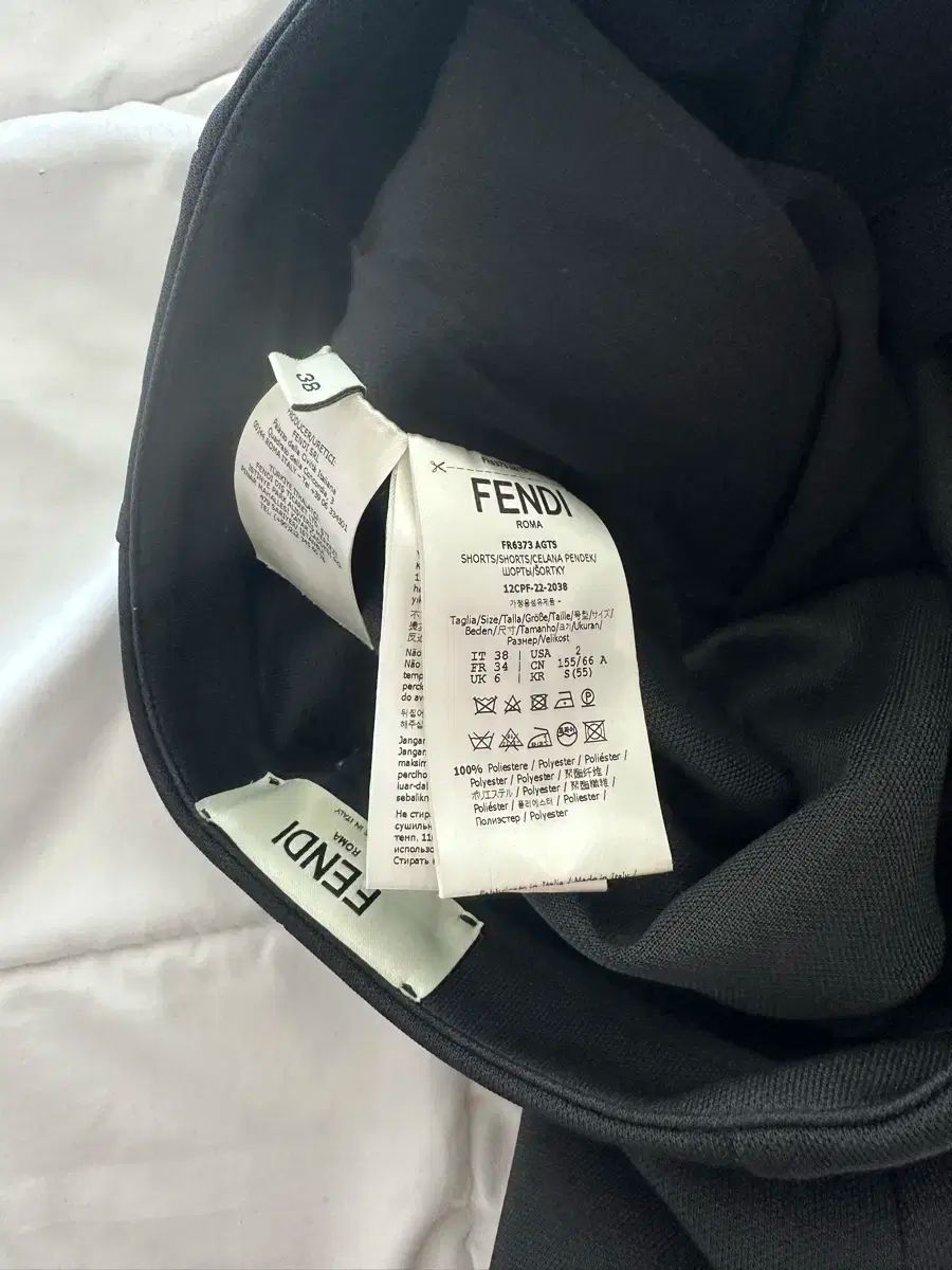 最終値下げ美品✴︎正規品✴︎FENDI✴︎ショートパンツ ウィメンズ デザイナー パンツ＆ショートパンツ | FENDI JP