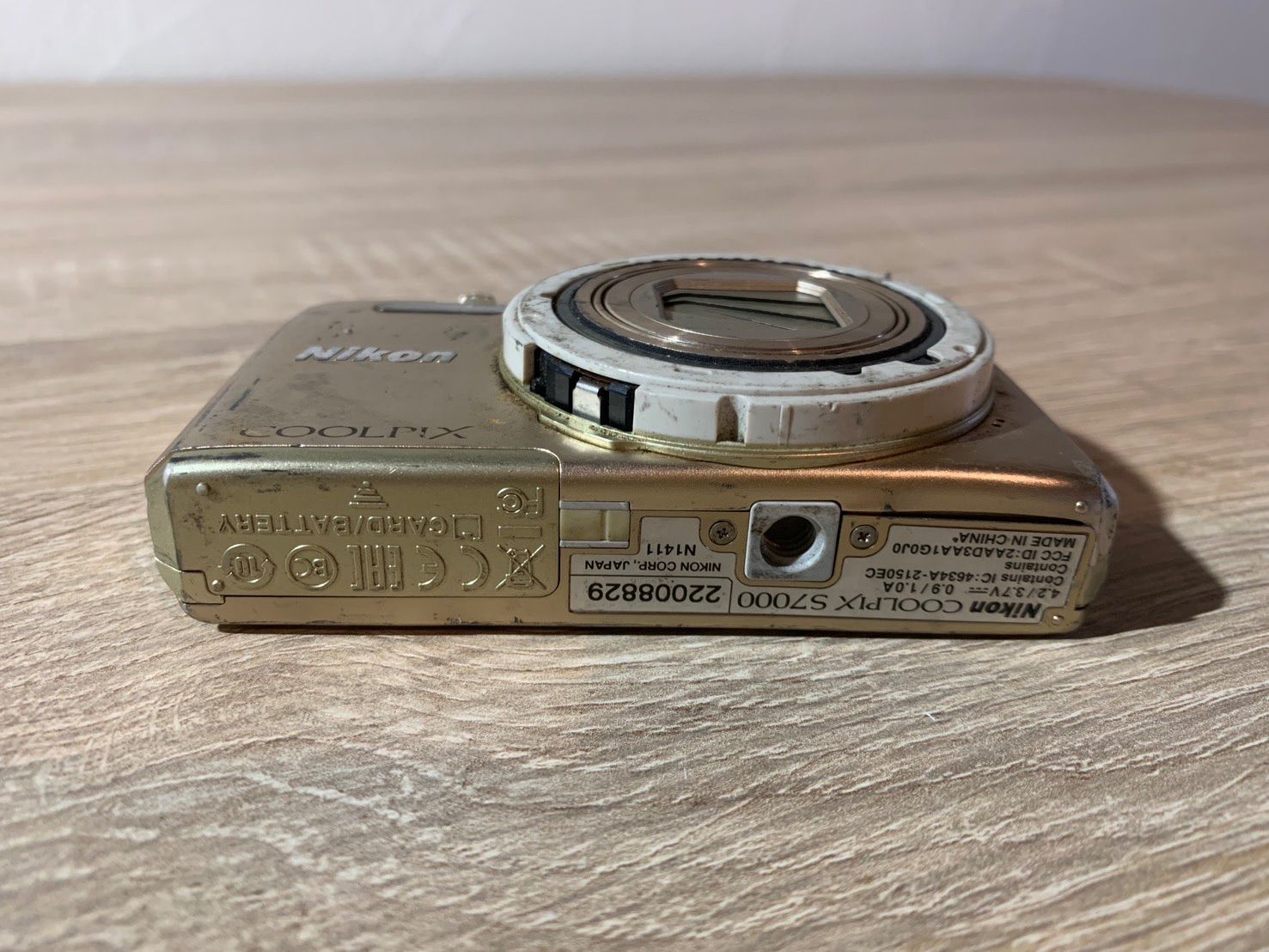 ゴールド デジカメ