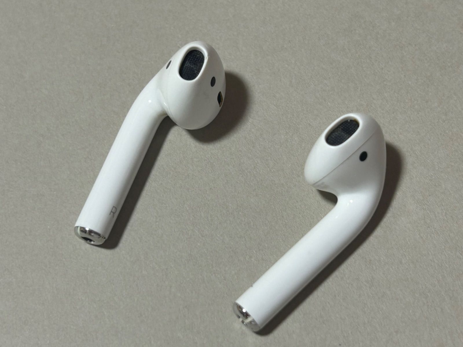 第2世代 アップル AirPods 国内正規品 右耳・左耳・充電ケース セット 