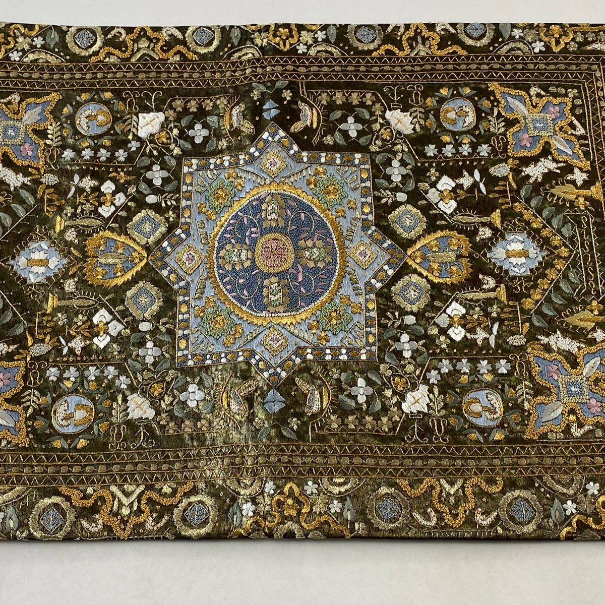 袋帯 美品 逸品 洋柄 華文 鳥 刺繍 金糸 金色 六通 正絹 【中古