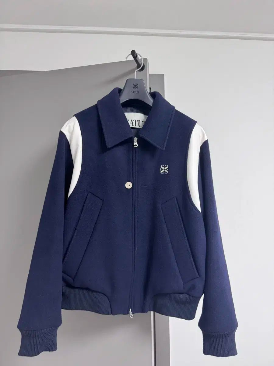XL SATUR（サター）バーシティジャケット MUSINSA公式 | SATUR パーシーカラーレスバスティジャケットクラシック
