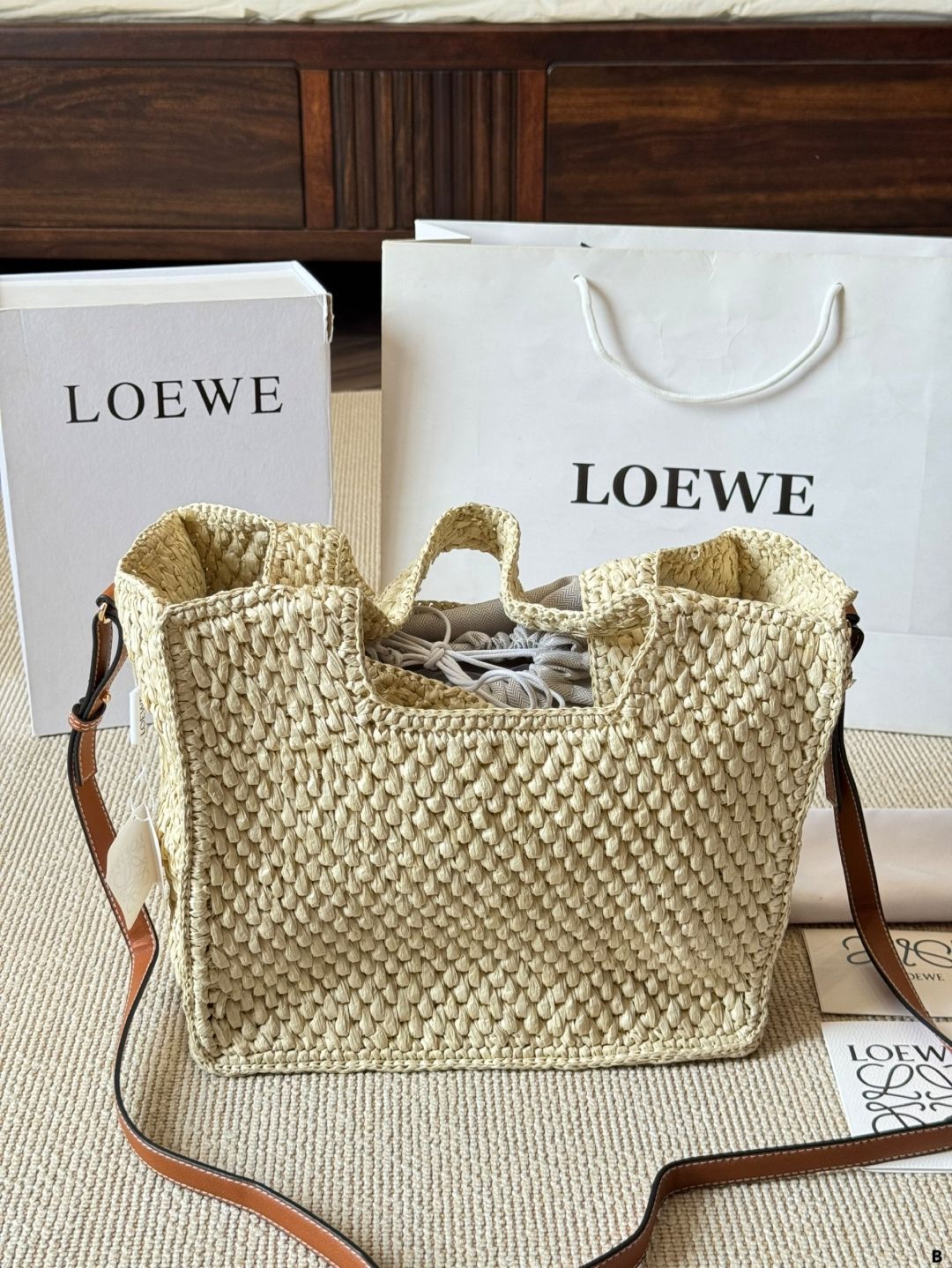 LOEWE ロエベ夏の定番バスケットバッグ 手提げカゴバッグ 超希少 限定 LOEWE ロエベ かごバッグ ビジュー バスケット 保存