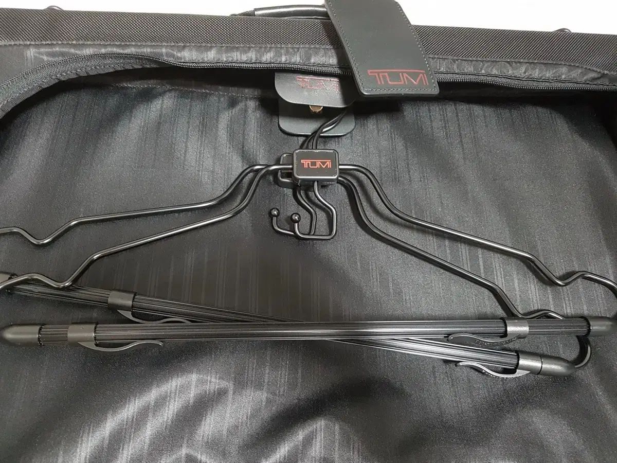 極美品】TUMI ガーメントバッグ スーツ収納 2way 22133DH 黒 Tumi