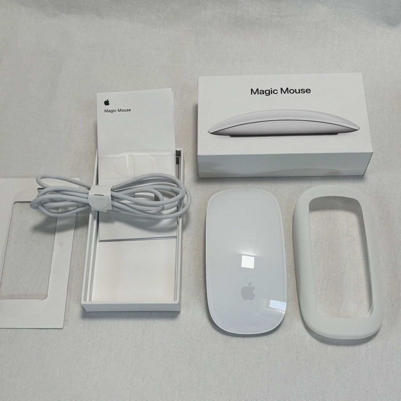 ほぼ未使用】【純正品】 Apple/Magic Mause/A1657/MK2E3J/A カバー 