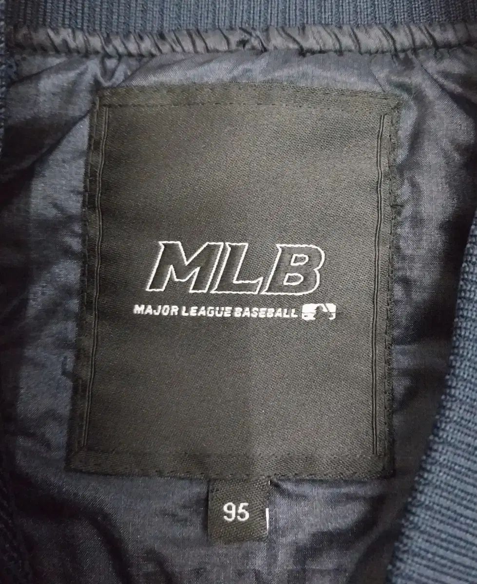 MLB デトロイト タイガース 刺繍入り 大きめサイズ2枚生地 古着 ジャケット MLB デトロイトジャケット タイガース 野球 ブルゾン - メルカリ