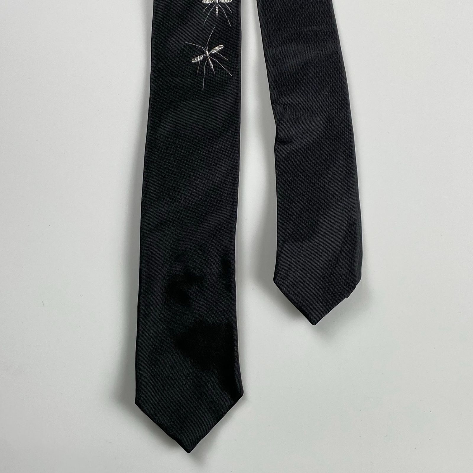 【美品】ディオールオム ナロータイ ブラック 無地 ソリッド ワンポイント刺繍 クリス期 アーカイブ Dior HOMME ディオール オム / アメンボ